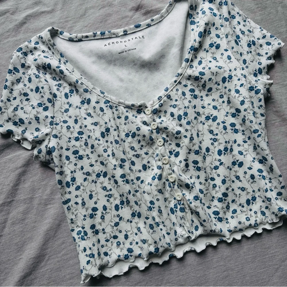 Cropped Top - Picture 3 of 5